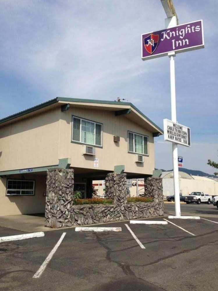 Knights Inn Motel Grants Pass Buitenkant foto